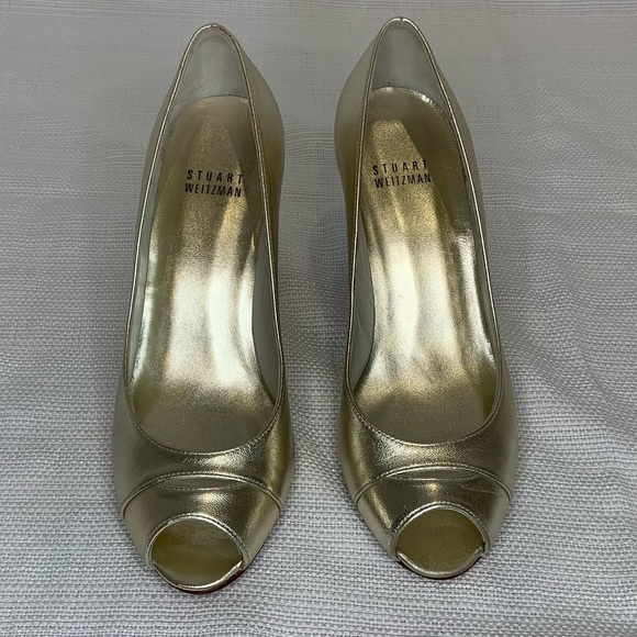 Stuart Weitzman gold leather peep toe pumps - Picture 3 of 8